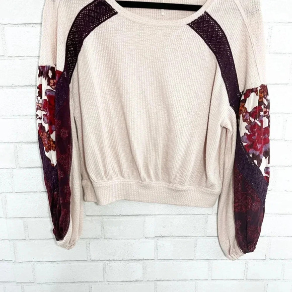 Free People Casual Clash Balloon Sleeve Thermal Top Rose Petal Print Women's XS - Picture 3 of 8